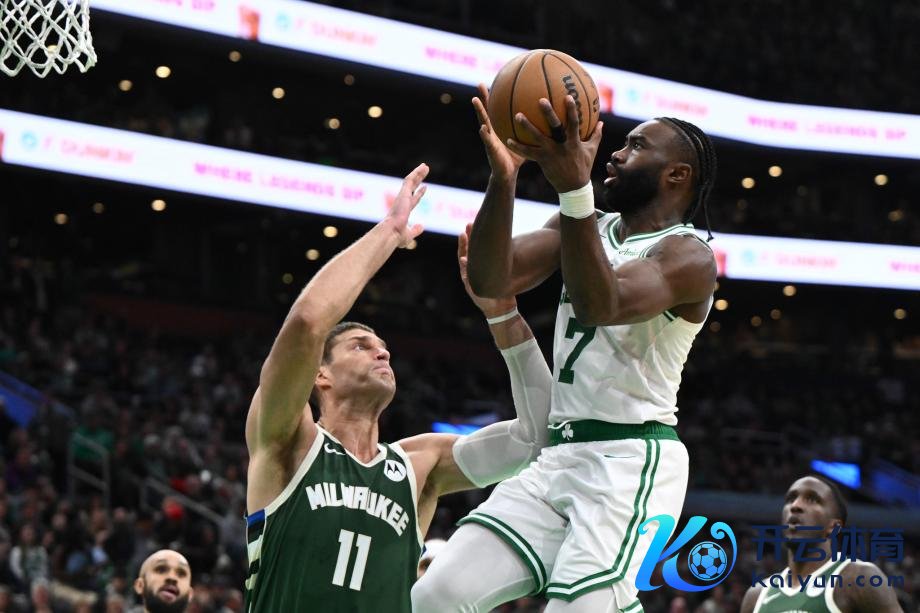 [图]布朗30+6字母哥30+10 凯尔特东谈主送雄鹿三连败体育录像/图片