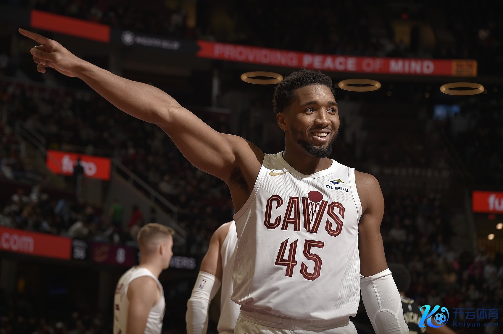 粗心性松！米切尔半场13中7砍下19分2篮板2助攻